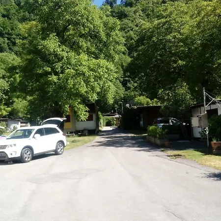 Camping Grotte Di Rescia * Claino